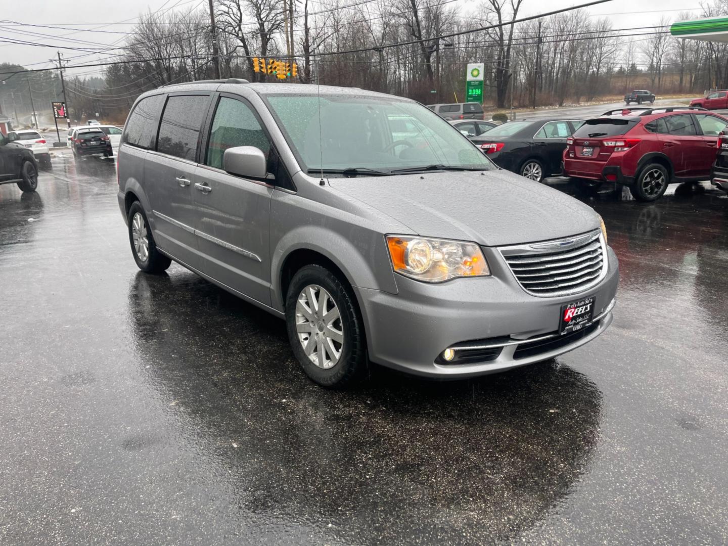 2016 Silver /Black Chrysler Town & Country Touring (2C4RC1BG4GR) with an 3.6L V6 DOHC 24V FFV engine, 6A transmission, located at 11115 Chardon Rd. , Chardon, OH, 44024, (440) 214-9705, 41.580246, -81.241943 - Photo#2